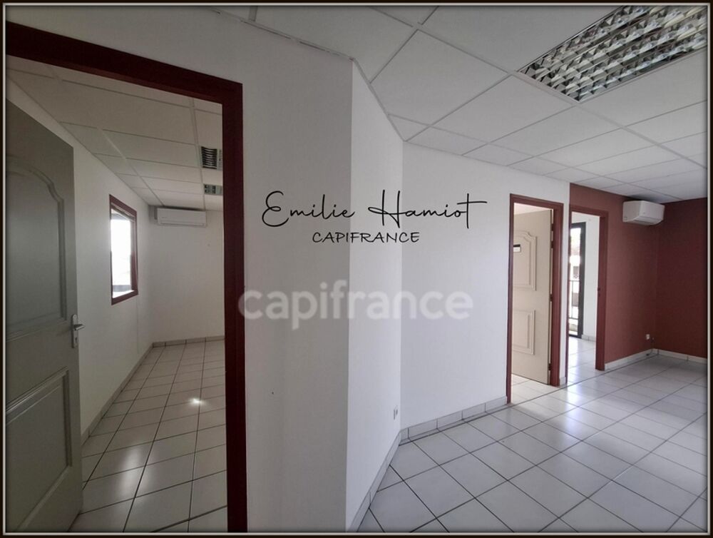   À Louer - Local professionnel 116m² - Lamentin - Place d'Armes Le lamentin