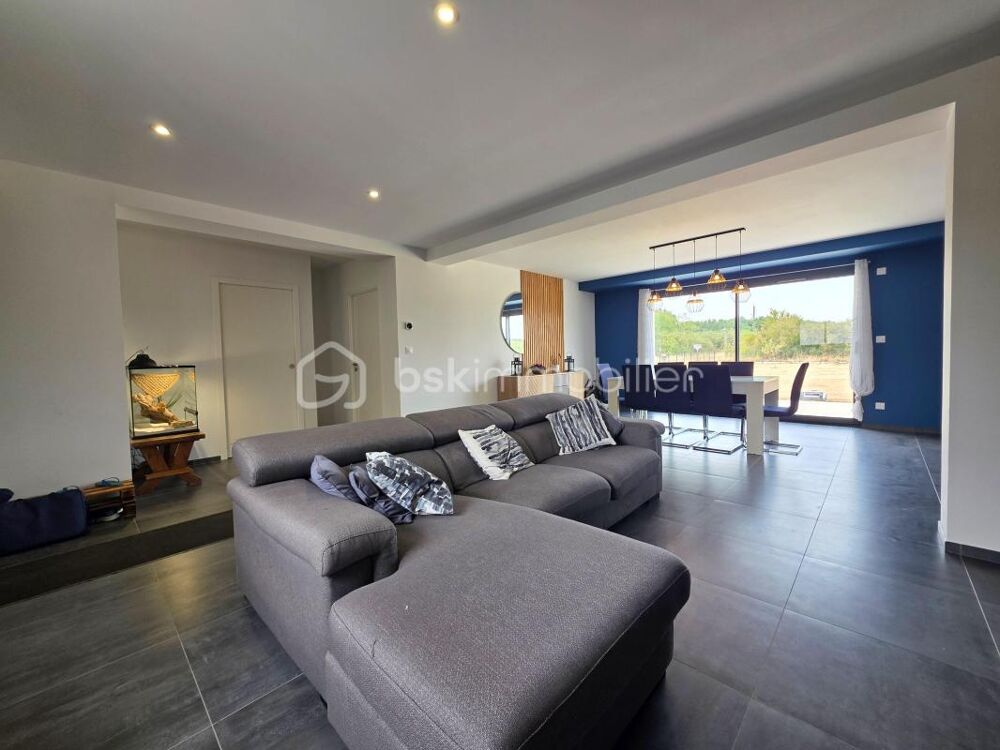 Maison contemporaine de 2023 avec 1 861 m² de terrain