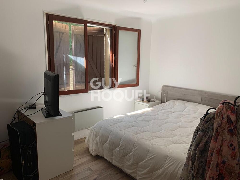 Location Maison Maison à Louer meublée aux Angles  - 5 pièces - 3 chambres - jardin ! (Bail meublé classique d'un an ? préférence bail étudiant Les angles