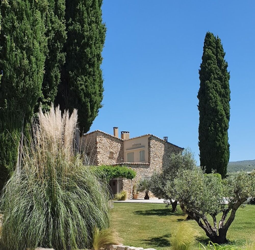 Propriété de caractère avec piscine et gîtes  Art de vivre en Provence