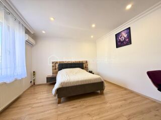  Villa � vendre 7 pi�ces 210 m�
