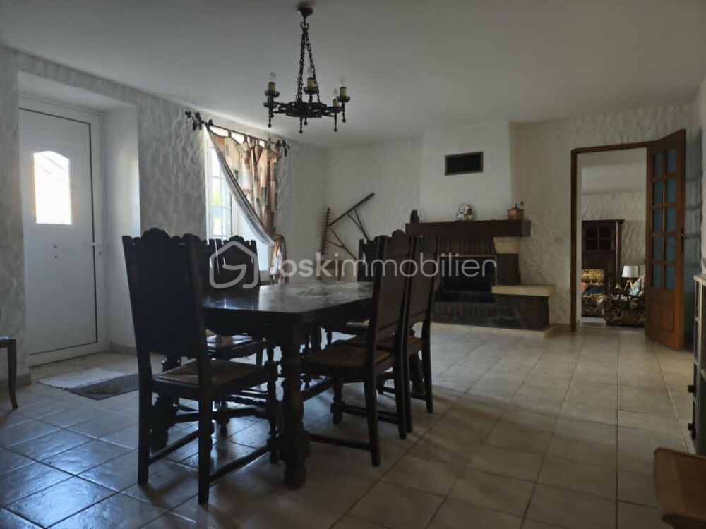 Maison en pierre de caractère - 211 m2 habitables - Dépendances et jardin