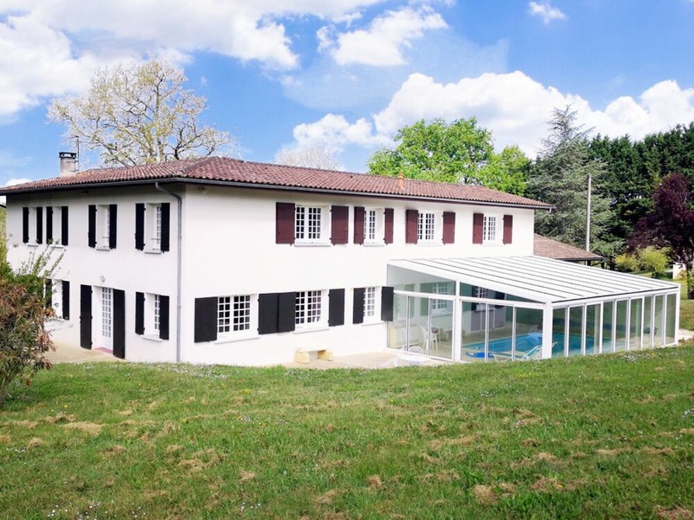 Dpt Gironde (33), à vendre à CROIGNON PROCHE DE BORDEAUX maison P9 de 263 m² - Terrain de 5830,00 m²