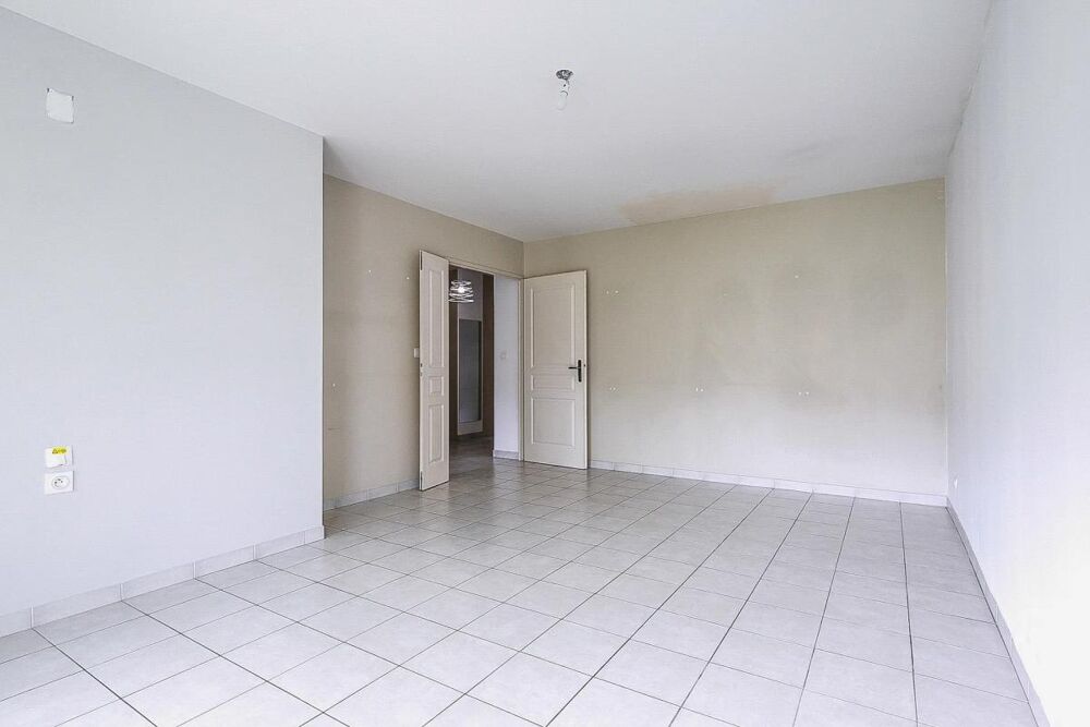 Vente Appartement Appartement T3 de 63 m² en rez de jardin de 21 m2 avec garage double à Hyères Hyeres