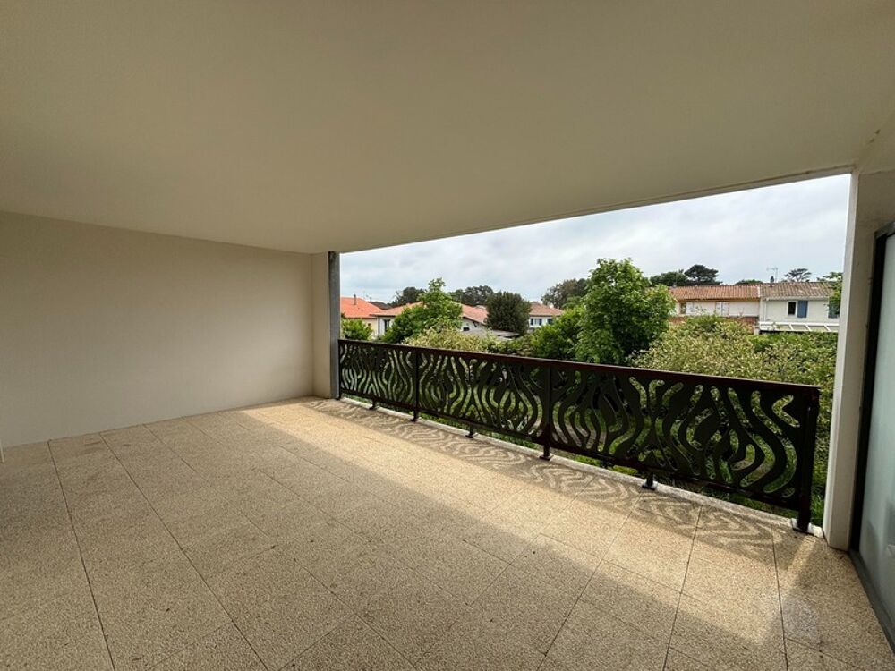 Appartement à vendre 2 pièces BOUCAU (64) et place de parking sous-terrain