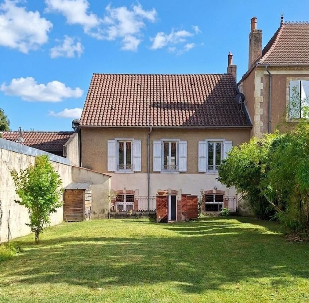 A Mirande maison de ville avec jardin