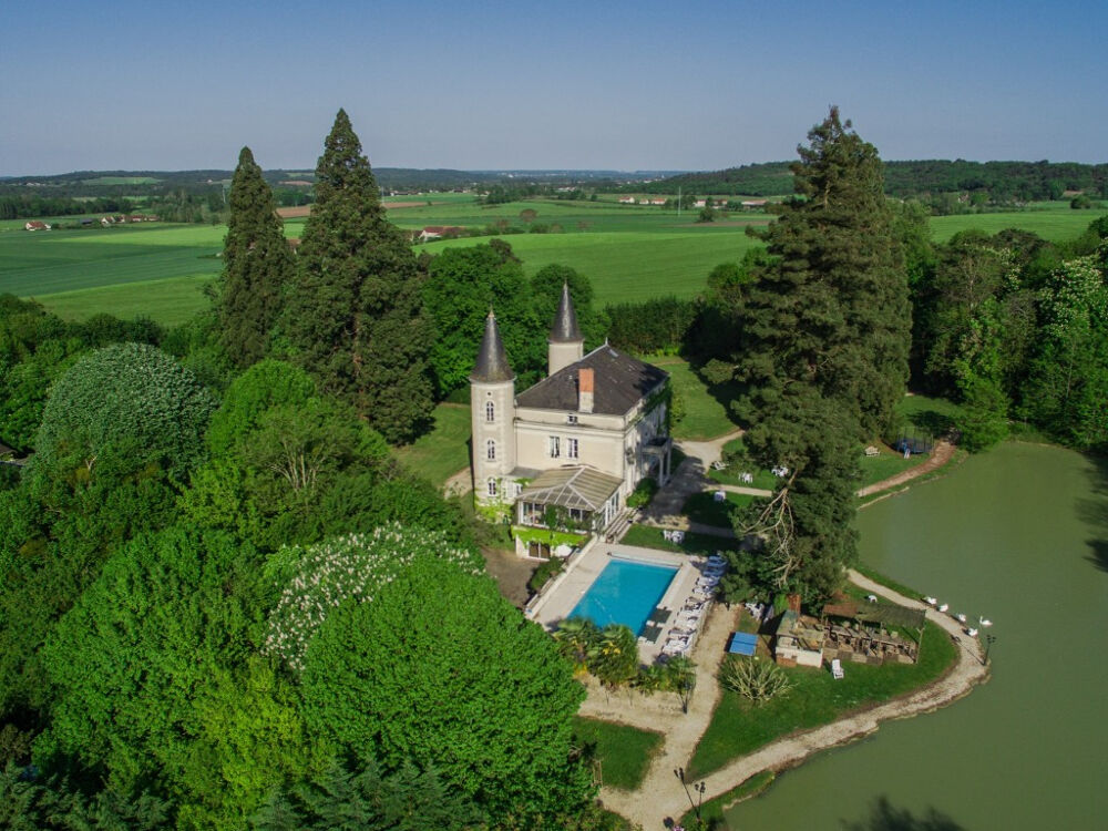 Château XVIII sur 4 Ha 50 de parc clos