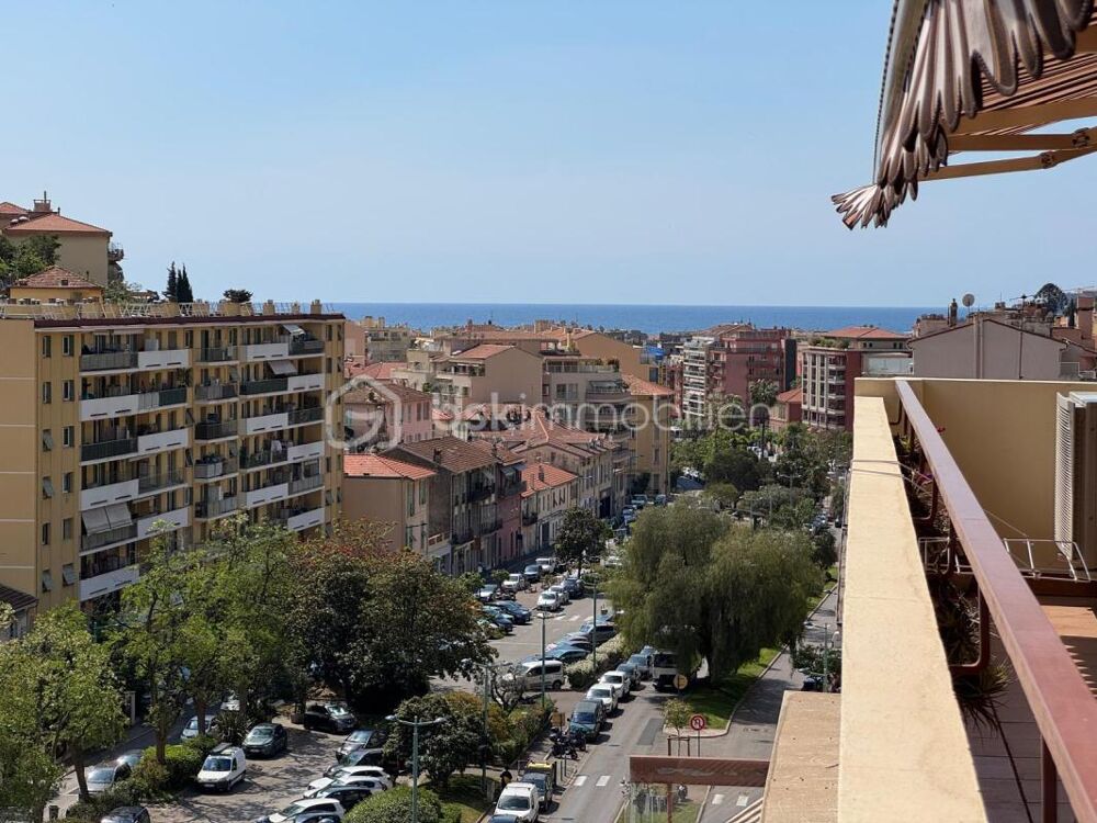 Dernier étage en duplex  Terrasse, volumes, aperçu mer