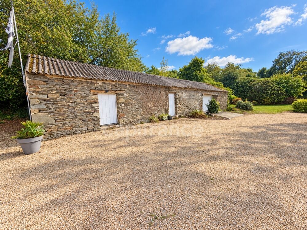 Vente Propriété/Château Propriété à vendre 8 pièces avec terrain et dépendances en périphérie de Carhaix-Plouguer Carhaix plouguer