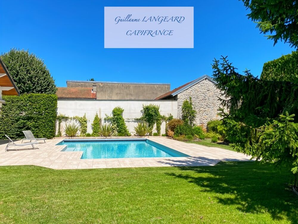 Maison d'exception en centre ville, 364 m2 et 1414 m2 de terrain - OYONNAX (01)