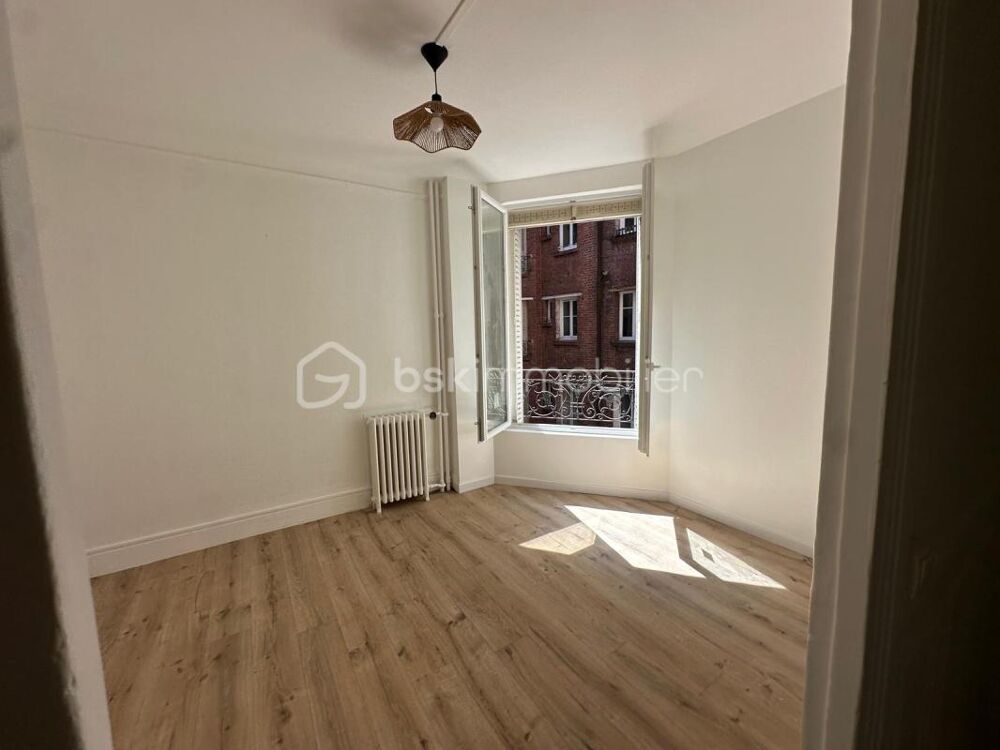 Studio à 750 m de la gare refait a neuf