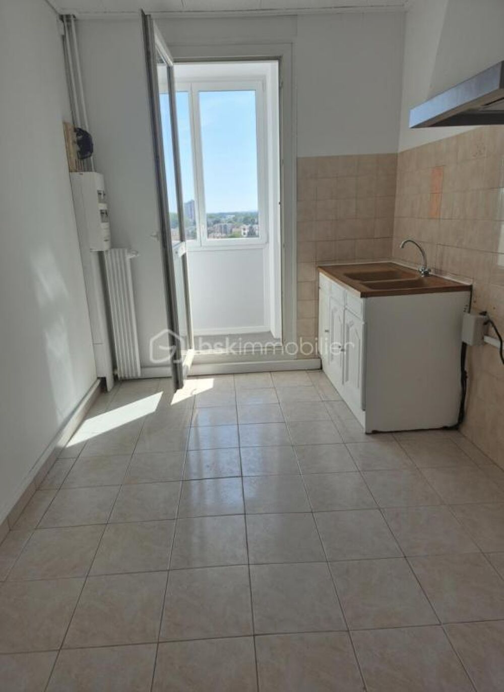 Nîmes  Appartement traversant 68 m²  Vue exceptionnelle  2 loggias  Cave