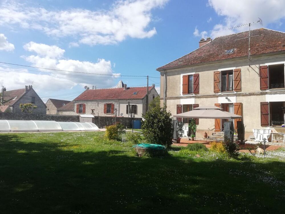 MAISON BOURGEOISE 186 M2 AVEC PISCINE CHAUFFÉE ET COUVERTE 320 000