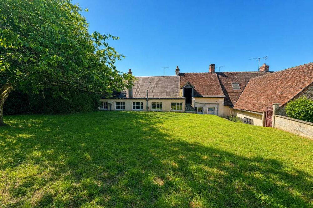 Maison de 3 pièces de 75 m2 avec jardin, située à Azay-le-Ferron
