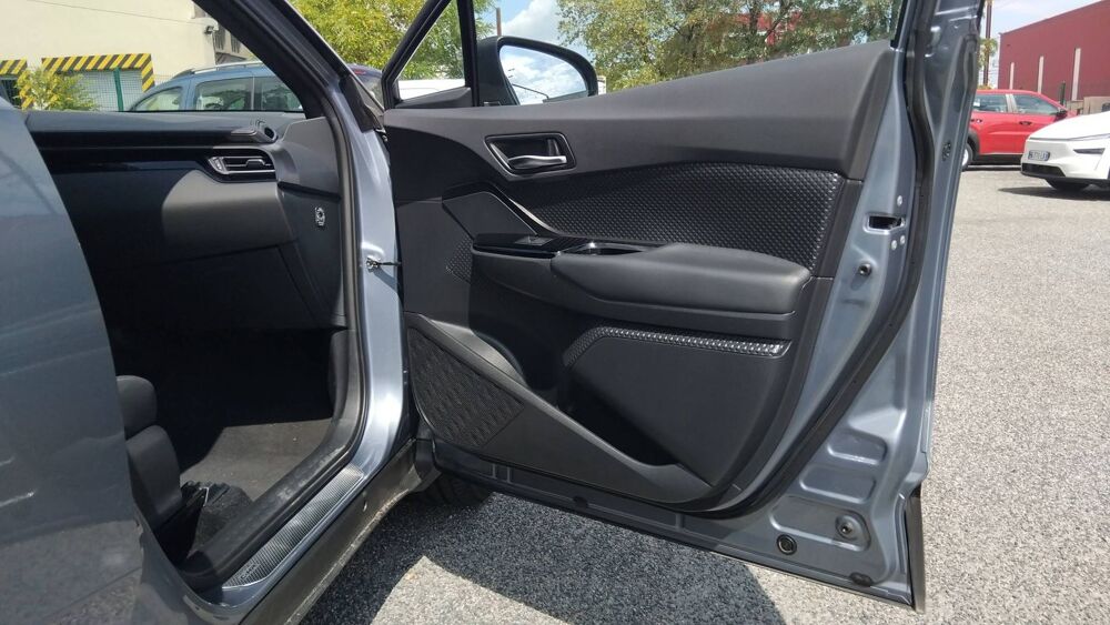 C-HR 2.0 VVT-i 184 Hybrid CVT Design Ultimate - Premi&egrave;re main Ent 2023 occasion 38122 Cour Et Buis