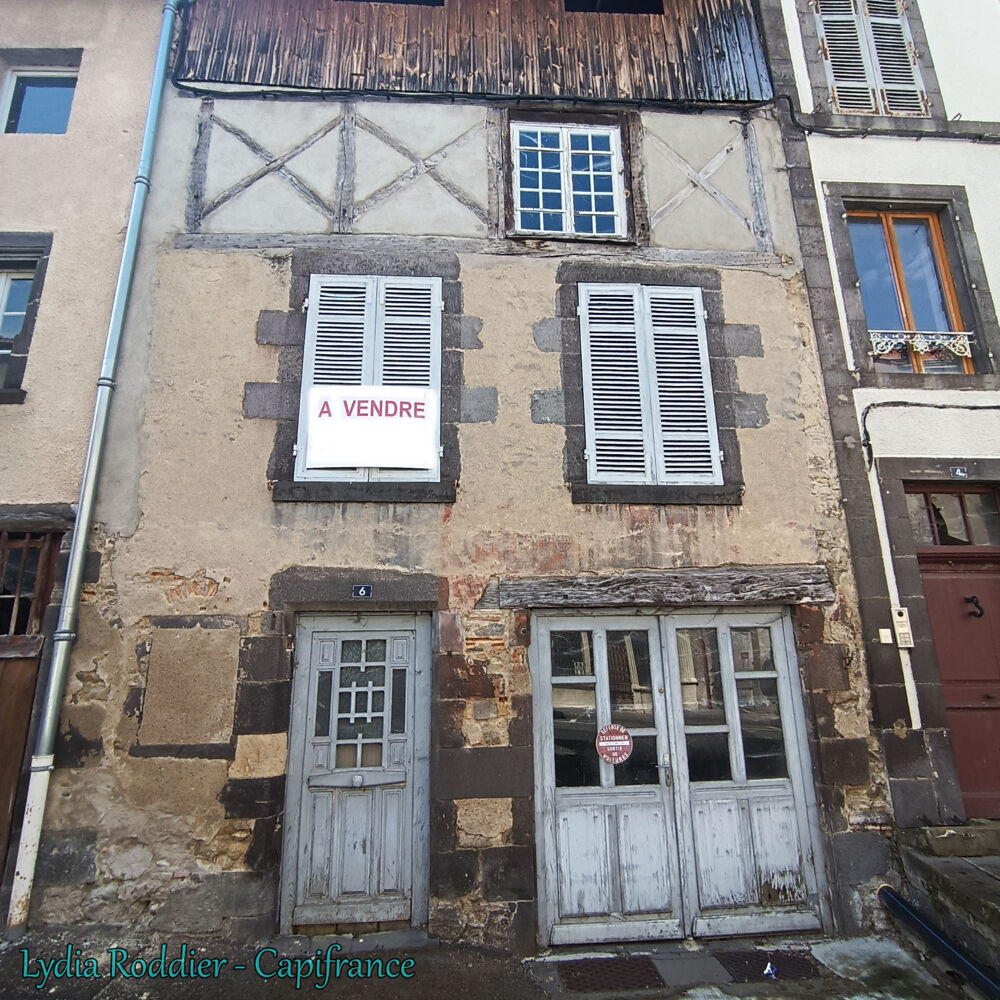 Maison 7 pièces 240 m² · à Maringues · 240 m² · 44 000 €