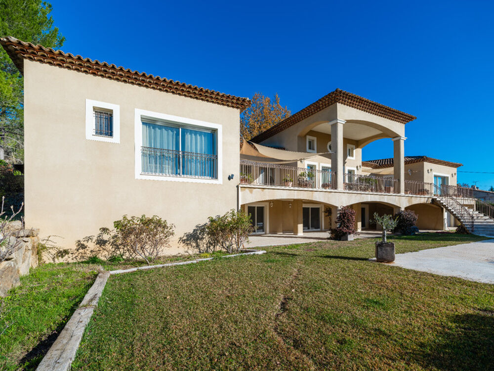Maison à vendre 10 pièces LE VAL (83)