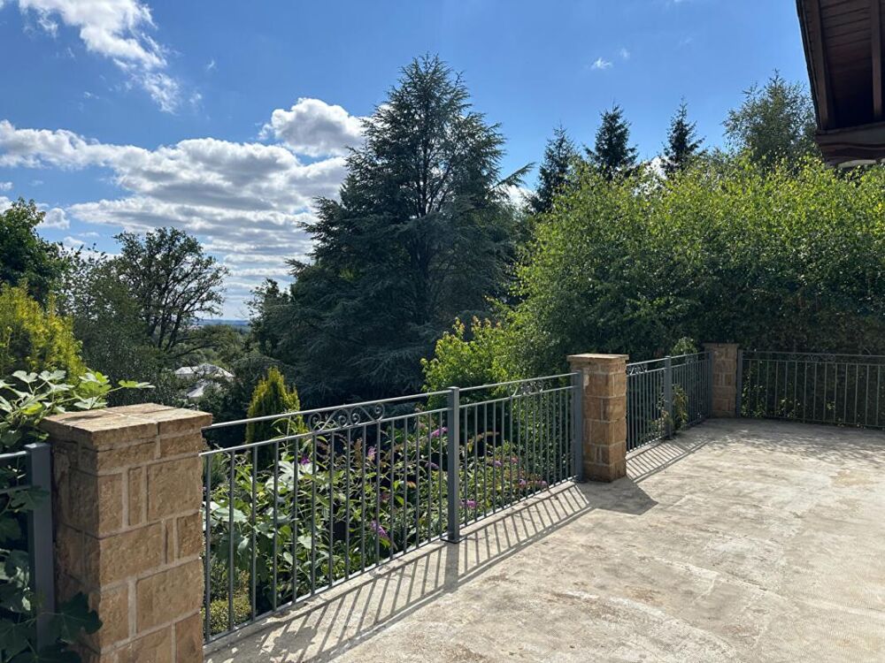 Vente Maison Maison proche de toutes commodités, 8 pièces, 6 chambres, 185 m² sur 2913 m² de terrain Rieupeyroux