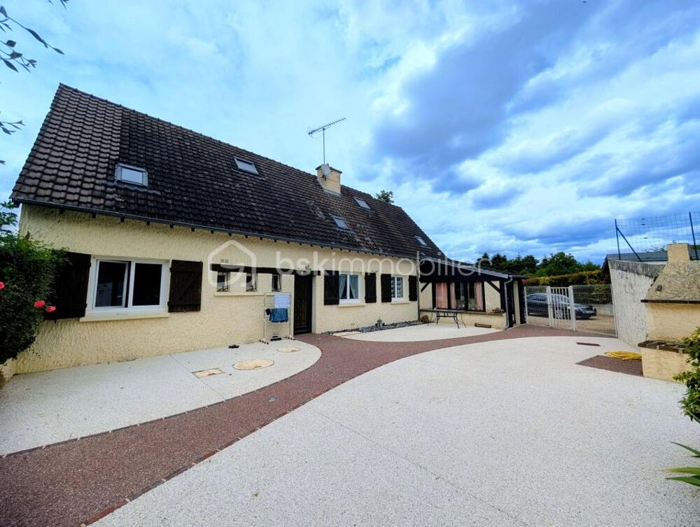 Demeure familiale de 171 m², dépendances et chapelle sur un parc de 5100 m²