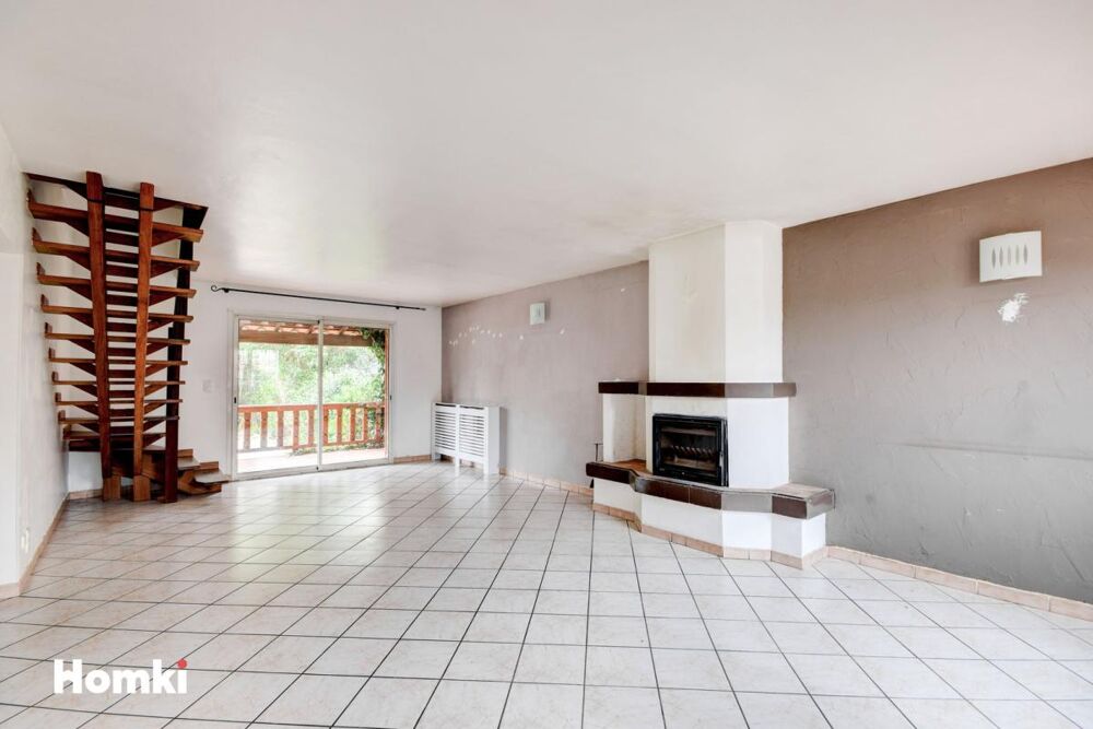 Vente Villa VILLA DE TYPE 4 JUMELEE D'UN COTE AVEC 2 TERRASSES UN JARDIN ET GARAGE Marseille 13
