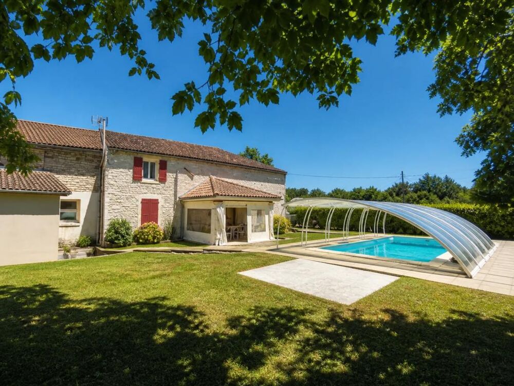 Maison de 6 pièces de 203 m² à Romazières