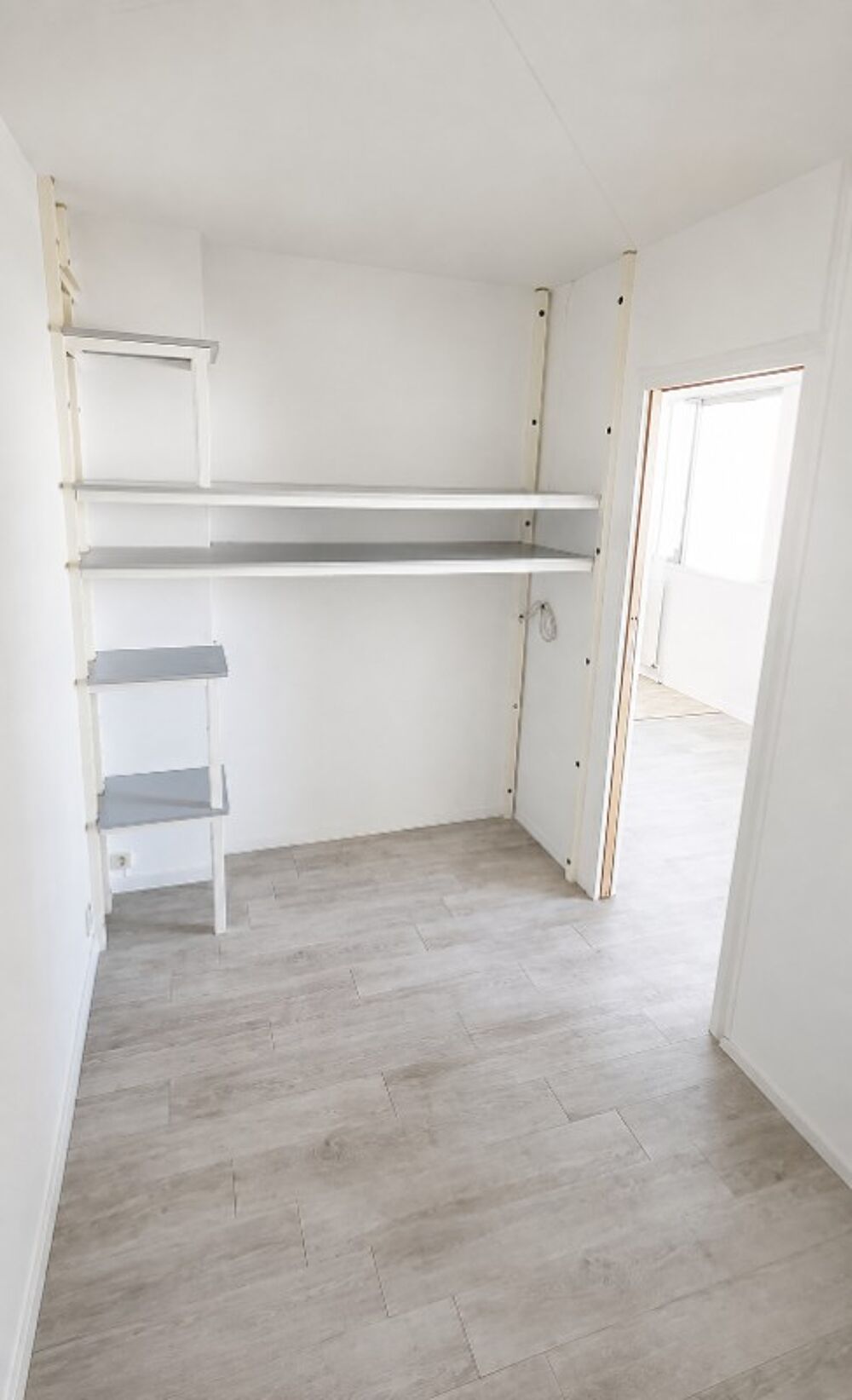 T1 BIS avec balconnet et parking à VILLEURBANNE