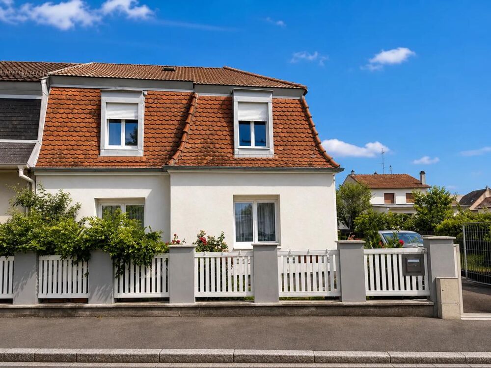 68390 SAUSHEIM  QUARTIER RÉSIDENTIEL RECHERCHÉ  MAISON FAMILIALE DE 200 m²  7 PIÈCES  5 CHAMBRES  SOUS-SOL AMÉNAGÉ  COMBLE