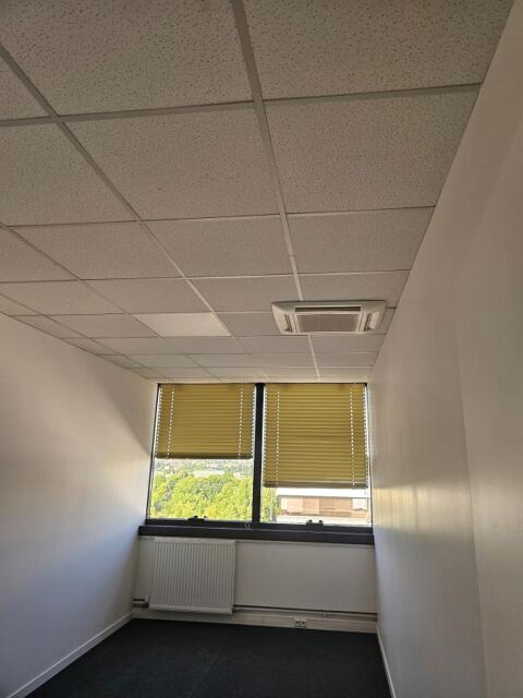 Bureau de 13 m2 &agrave; louer &agrave; Cergy Pr&eacute;fecture 270 95000 Cergy