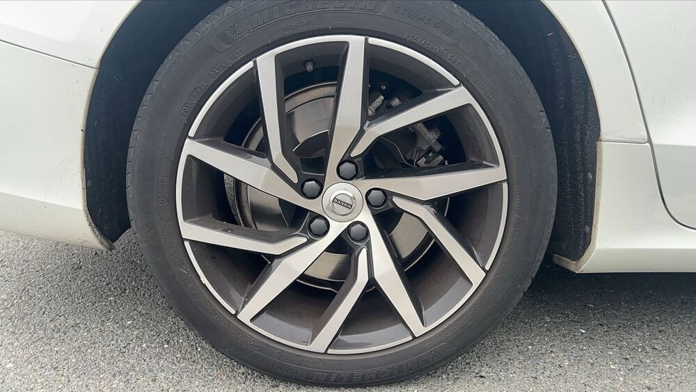 V60 III 2.0 T8 392 Plug in Hybrid AWD Geartronic8 Business Execu 2019 occasion 49400 Saumur