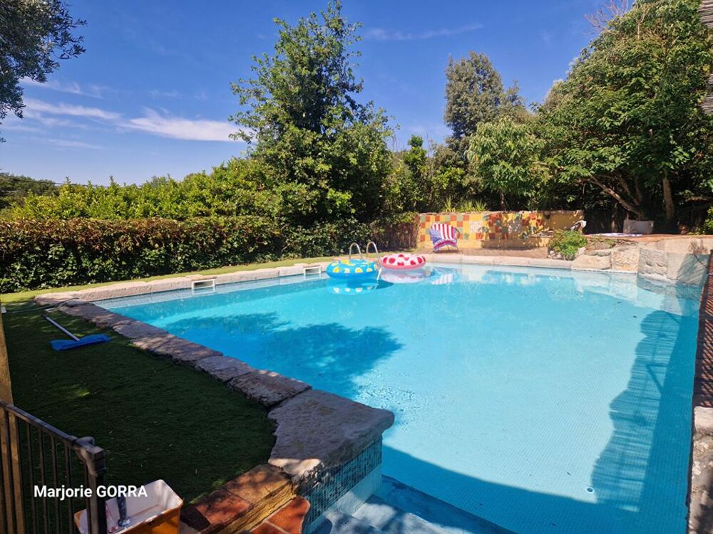 ROUGIERS VILLA T5 sur 1857 m² de terrain