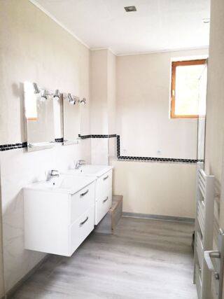  Appartement � louer 4 pi�ces 75 m�