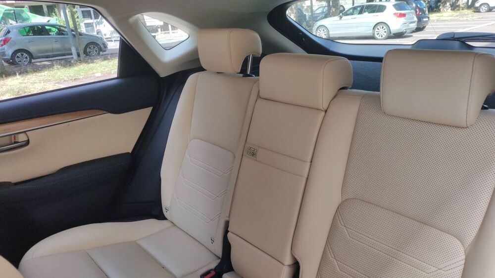 NX 2.5 VVT-i 197 Hybrid AWD e-CVT Ex&eacute;cutive - Automatique Toit 2015 occasion 14500 Caen