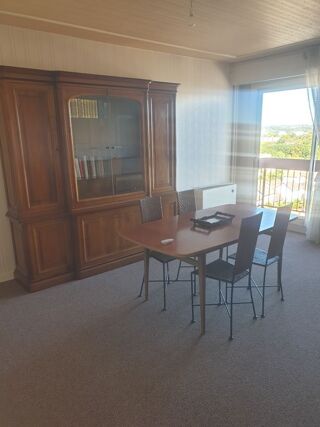  Appartement à louer 6 pièces 106 m²