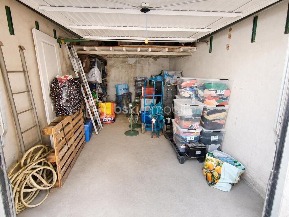 Vente Parking/Garage � vendre - Garage ferm� avec mezzanine � 0� de charges � Faible taxe fonci�re � Acc�s ultra facile � Toulon Ouest (Place Parment Toulon