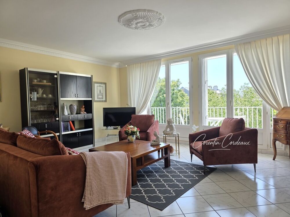 Appartement F3 lumineux au dernier étage avec loggia plein ouest, parking et cave