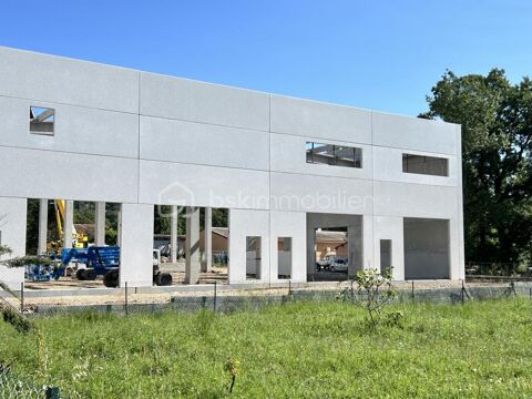 TRES BEAU LOCAL ACCES DIRECT SUR LA RD 562 190000 83440 Montauroux