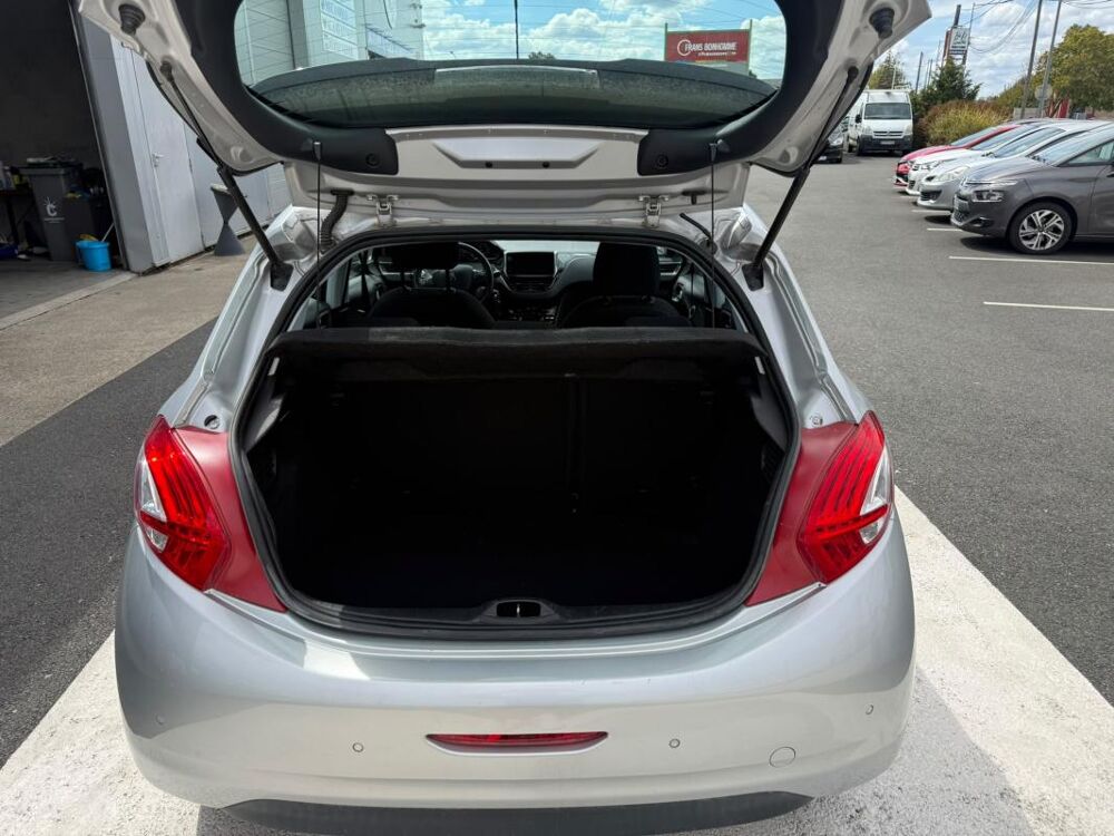 208 1.6 HDI 90CH ALLURE GARANTIE 6 MOIS / REPRISE POSSIBLE 2015 occasion 36300 Le Blanc