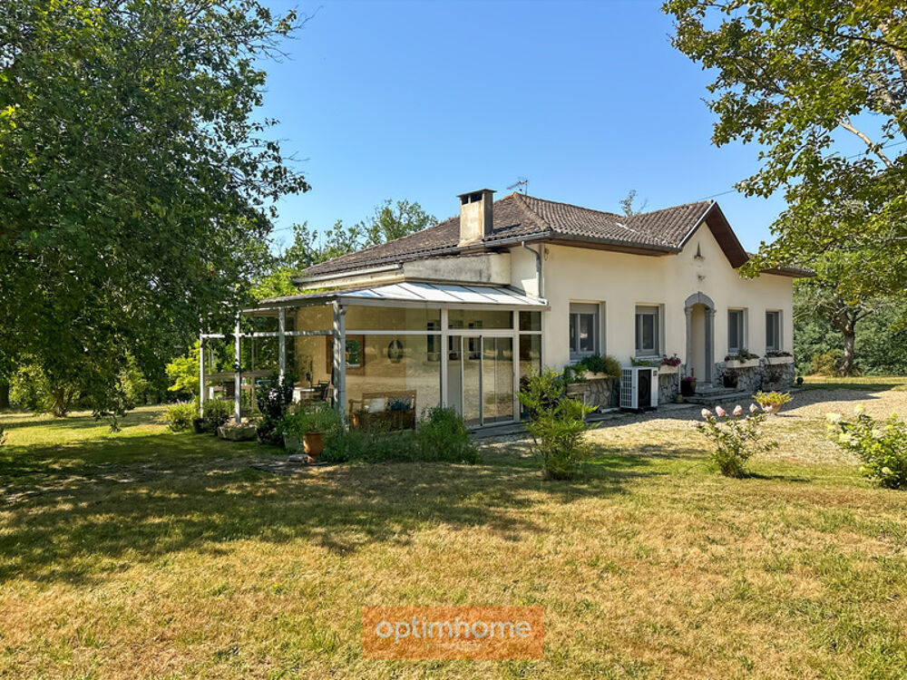 Maison rénovée pleine de charme et de caractère sur son parc boisé d'environ 3 hectares