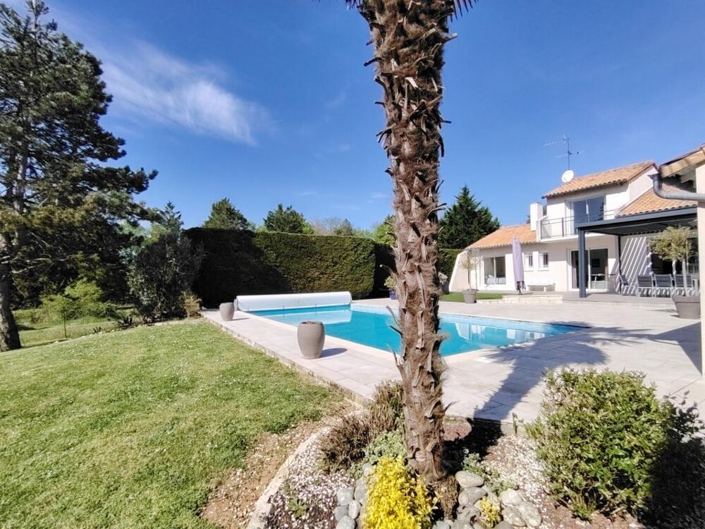 Vente Maison Belle Maison de 189 m² avec piscine dans environnement calme et verdoyant de Migné Auxances Migne auxances
