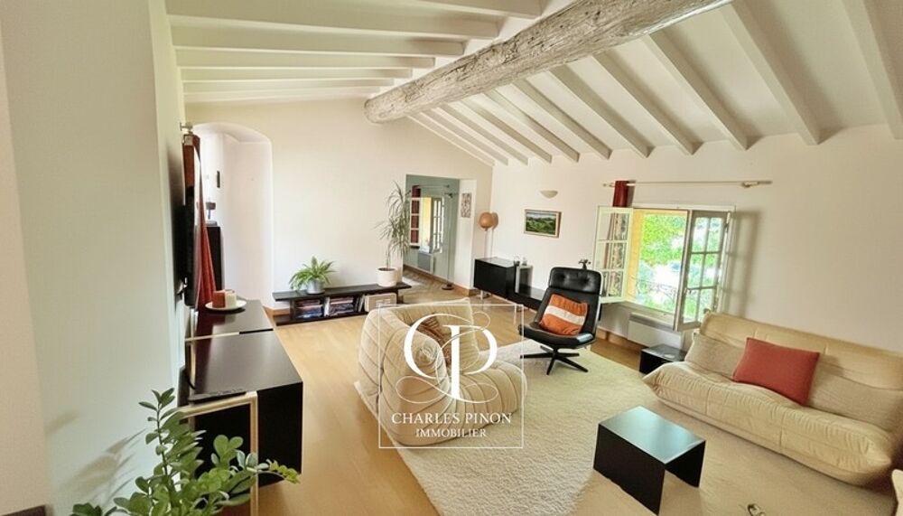 Appartement de charme 93 m² avec garage AIX EN PROVENCE (13)