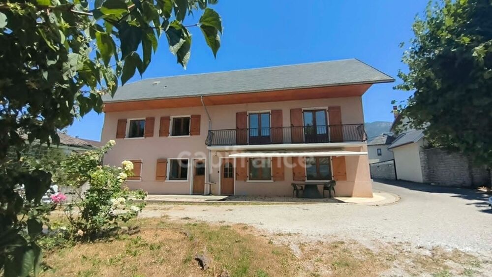 Chambéry-le-Vieux  Vue montagnes, grand jardin et maison aux multiples possibilités !