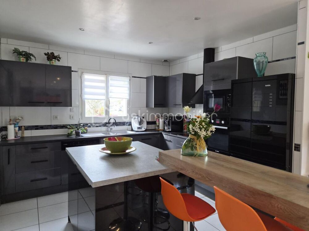 Vente Maison Maison familiale, 4 chambres, 133 m² habitable avec terrasse et garage Joue les tours