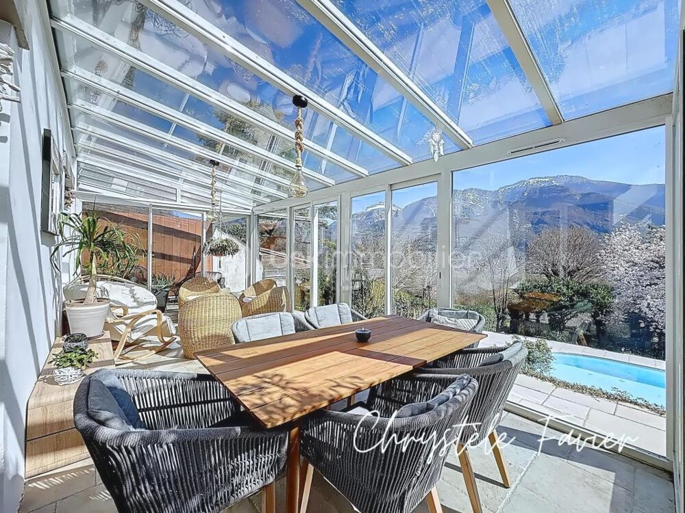 CHARMANTE MAISON DE CARACTÈRE DE TYPE T5 + CUISINE DE 122 M2 ET VÉRANDA SUR UN TERRAIN DE 1348 M2 AVEC PISCINE
