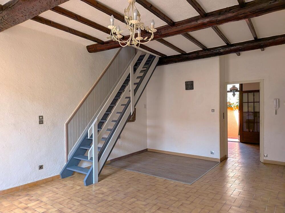 Maison avec grand garage et terrasse