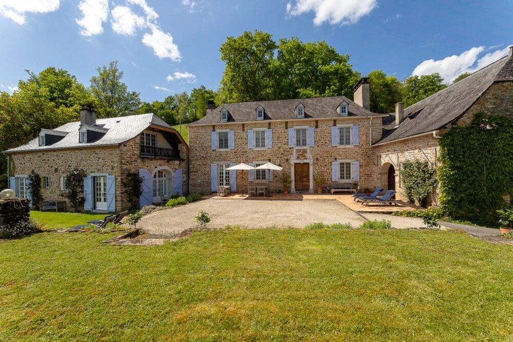 Pau (64) - À vendre Propriété de 450m2 - Forêt et prairie de 20 ha avec vue exceptionnelle sur les Pyrénées au calme