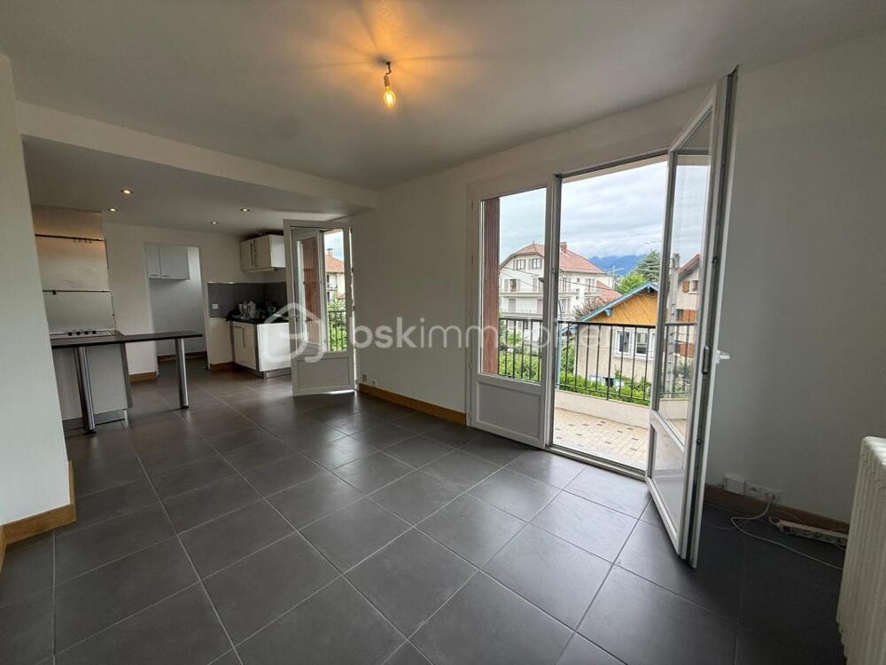Location Appartement À louer - Appartement T2 de 47 m² avec balcon – Rue des Alpins Annecy