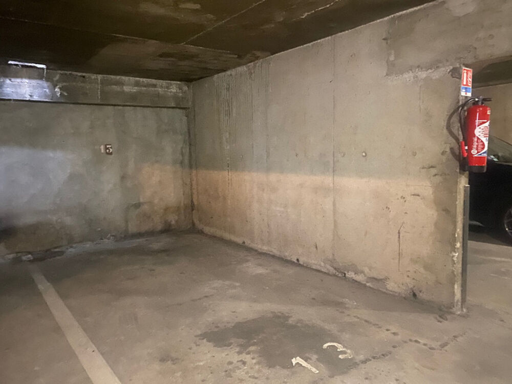 Vente Parking/Garage BORDEAUX A VENDRE PLACE PARKING SECTEUR CHABAN/ORNANO Bordeaux