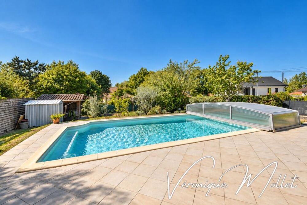 MAISON FAMILIALE AVEC TRÈS GRANDE PISCINE - Secteur Sud, dans un environnement résidentiel calme et privilégié