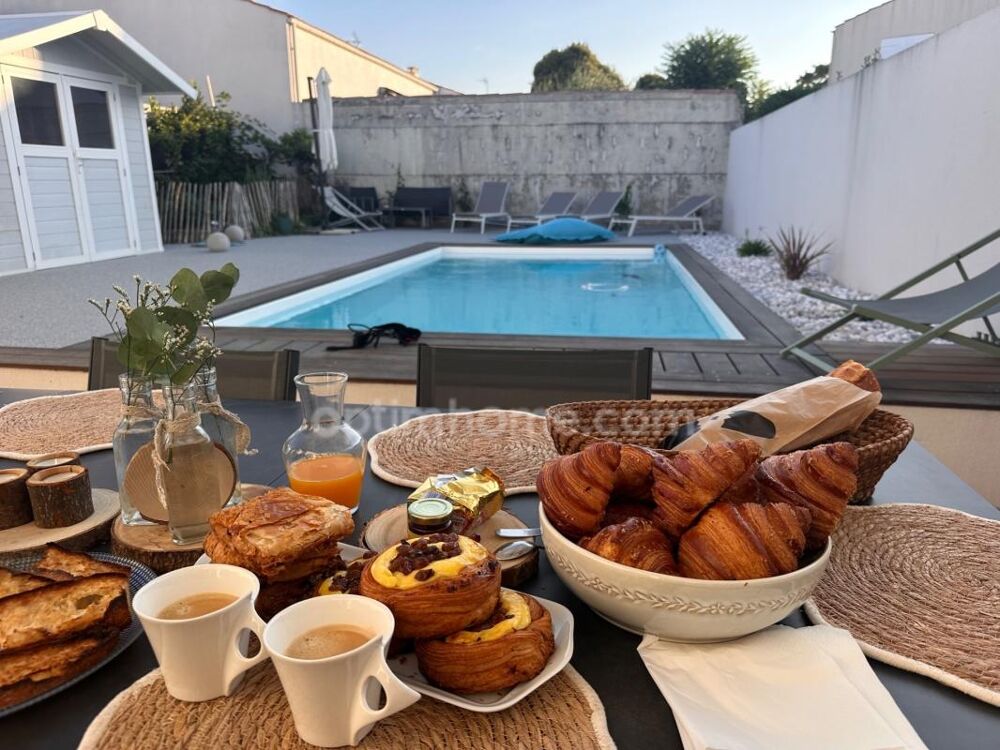 Vente Maison MAGNIFIQUE MAISON FAMILIALE AVEC JARDIN ET PISCINE CHAUFFÉE-RARE & PRISÉ AUX PORTES DE LA ROCHELLE : La rochelle