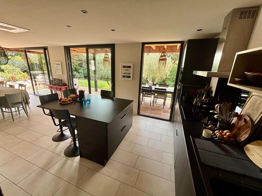à vendre  Propriété/château Uzès (30700)